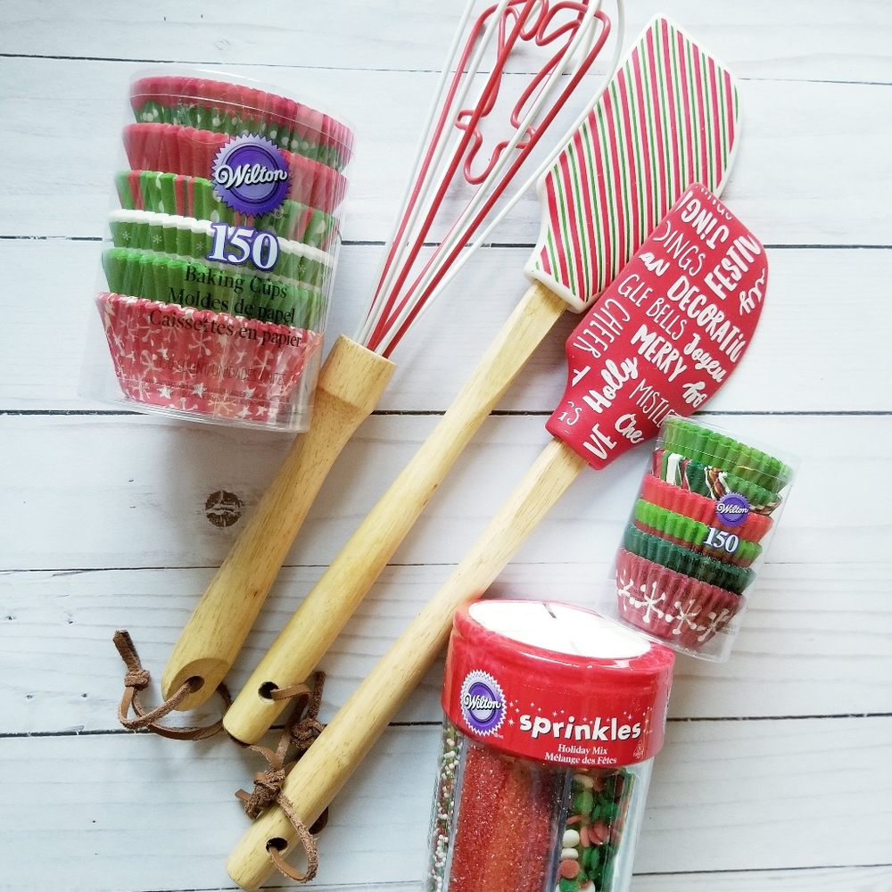 Wilton Holiday Cupcake Silicone Baking Gift Set